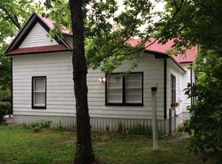 201 W 10th St, Bonham, TX 75418