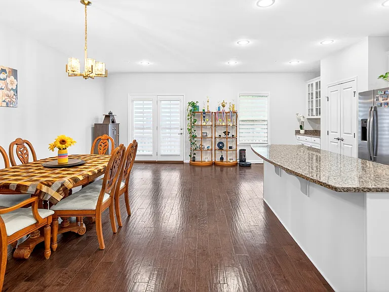 408 Fairmont Dr — Photo 8