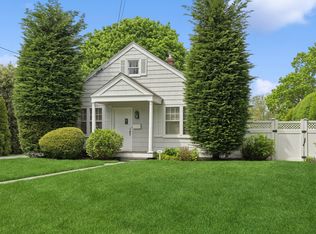 45 Cooper St, Southampton, NY 11968