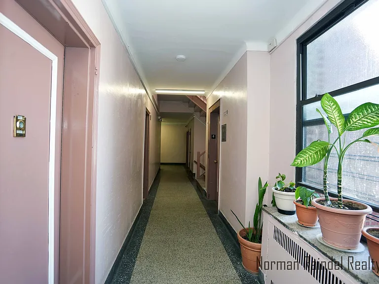1673 E 18th St #F9 — Photo 15