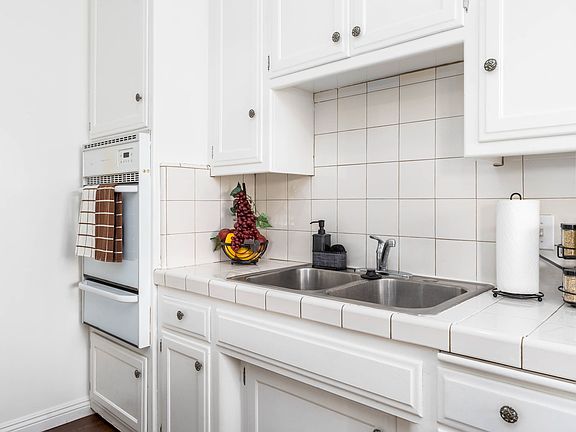 3rd image of 545 E 97th St #5