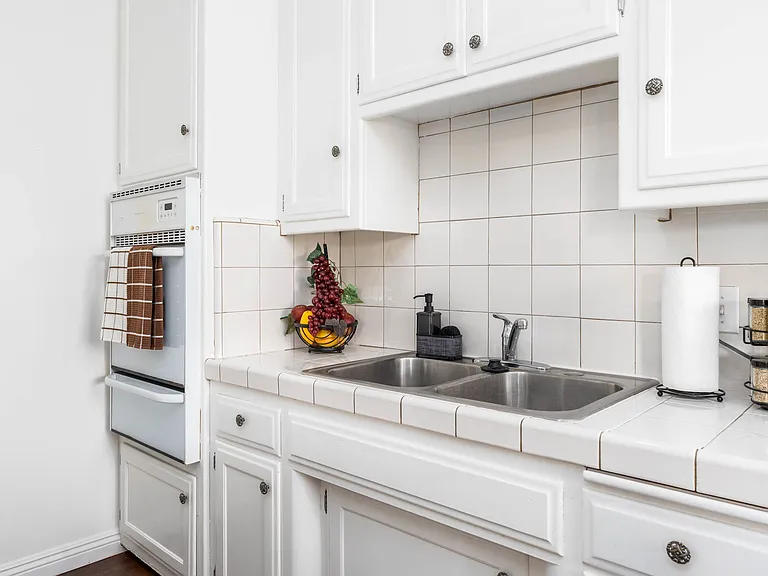 545 E 97th St #5 — Photo 3