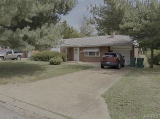 9266 Waldorf Dr, Saint Louis, MO 63137