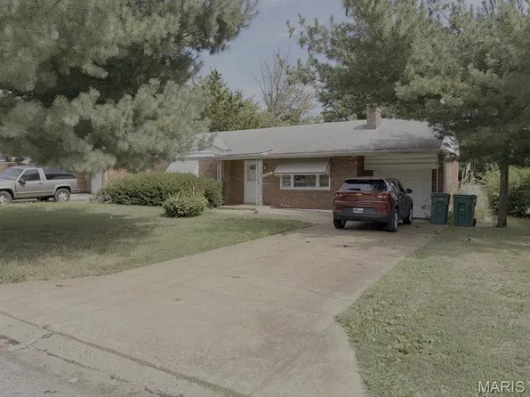 9266 Waldorf Dr, Saint Louis, MO 63137