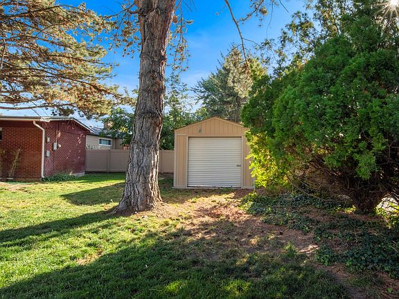 4th image of 1926 E La Cresta Dr