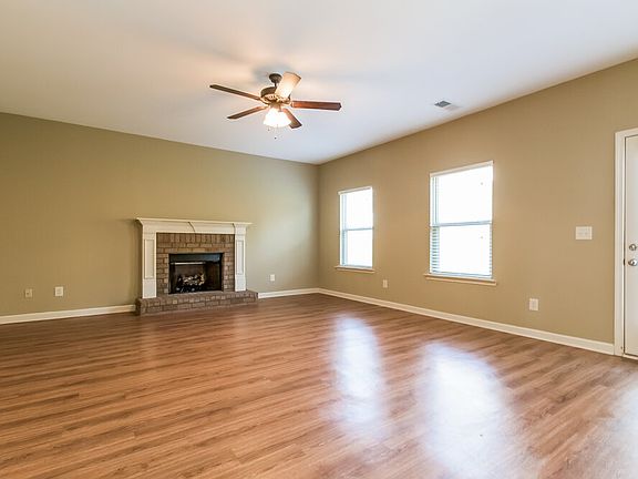 4th image of 44 Hamil Ct NW