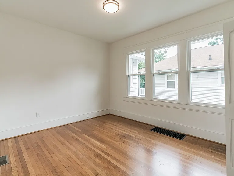 512 Granville Dr — Photo 14