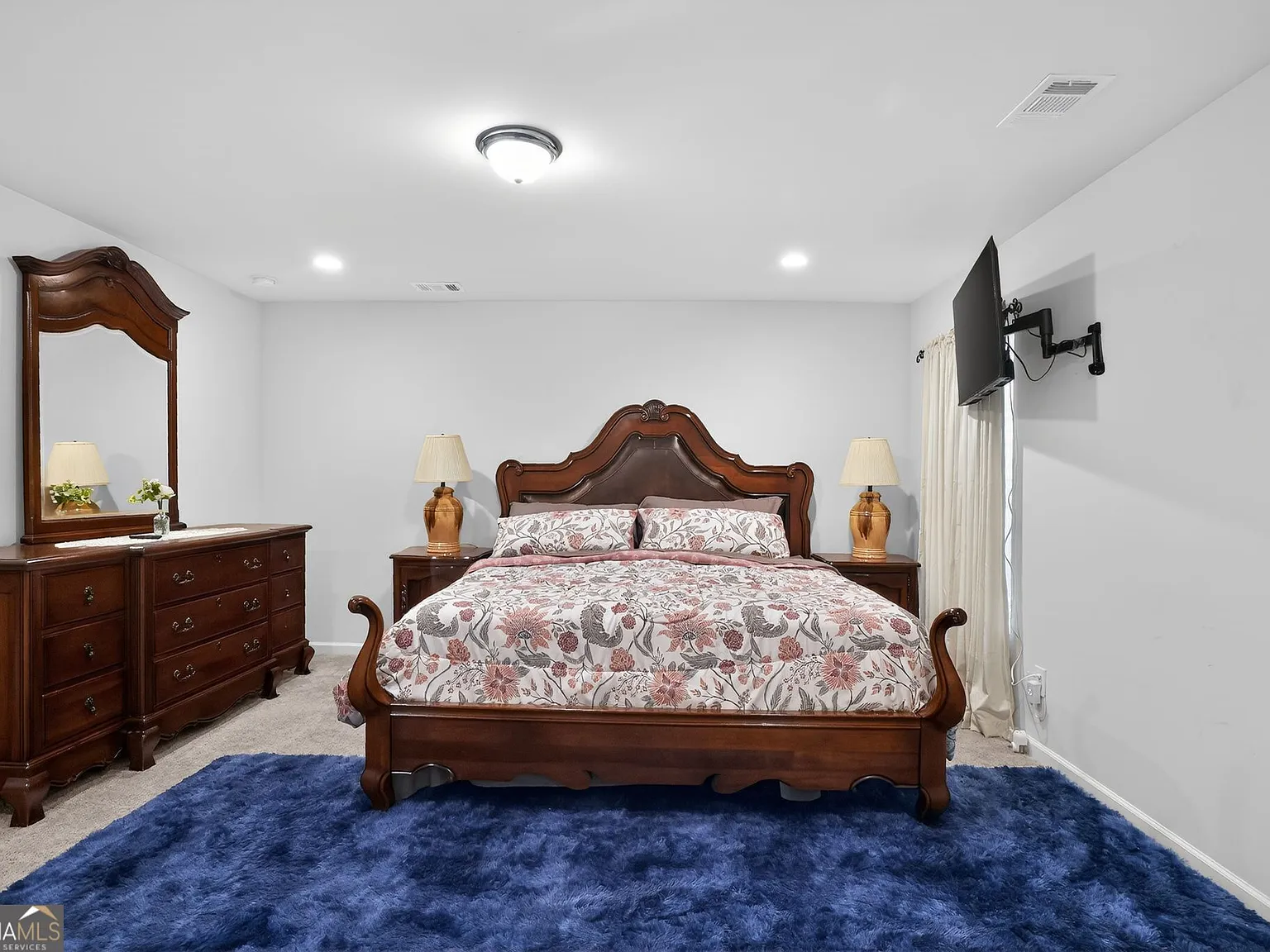 4 bed, 2.5 bath, 2000 sqft, $3,040 — Photo 4