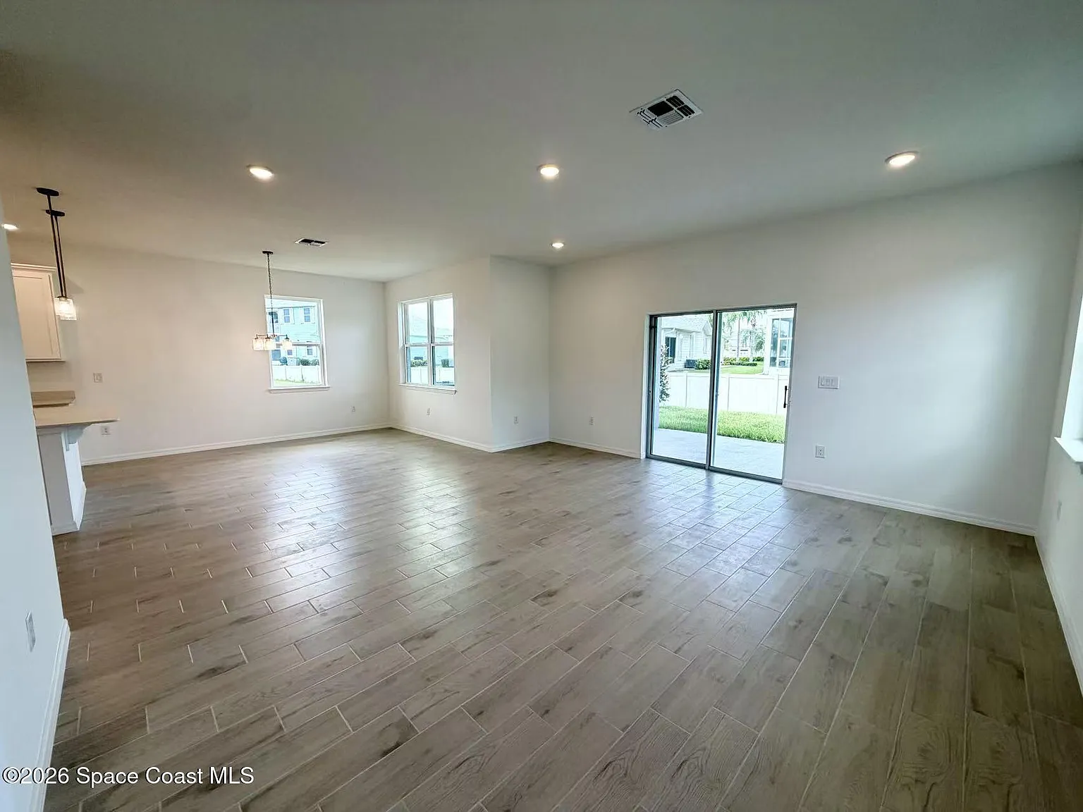 4 bed, 2.5 bath, 2160 sqft, $2,490 — Photo 3