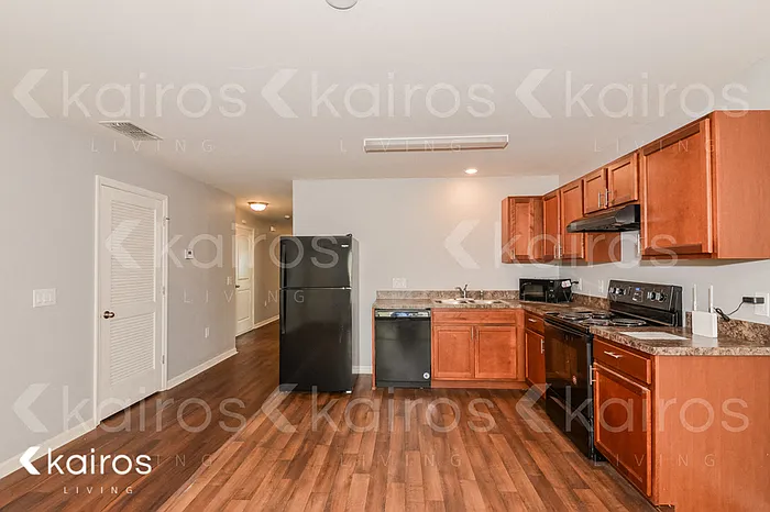 433 Church Ave NW — Photo 4