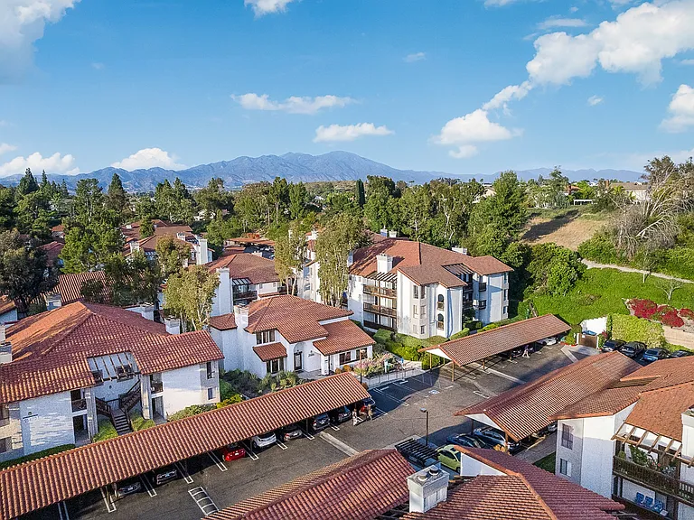 Ridgecrest Apartments — Photo 10