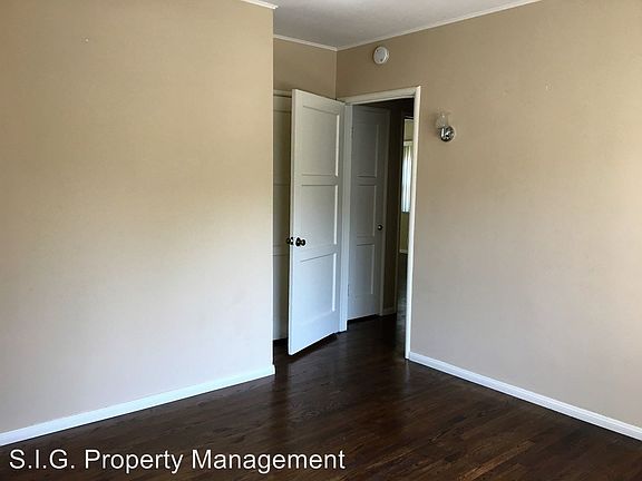5th image of 3236 Montrose Ave