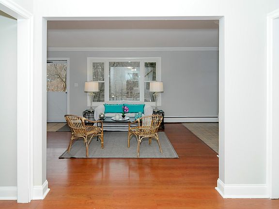 5th image of 124 Paterson Ave