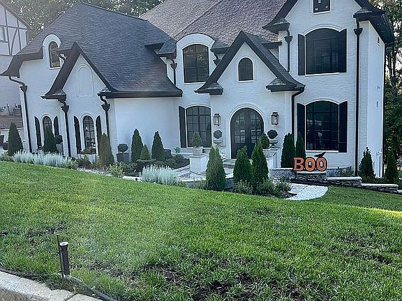 2nd image of 216 Shadowood Dr