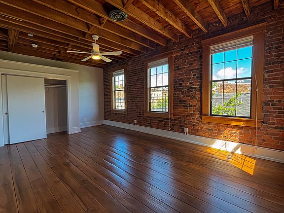 3rd image of 1318 Main St #5