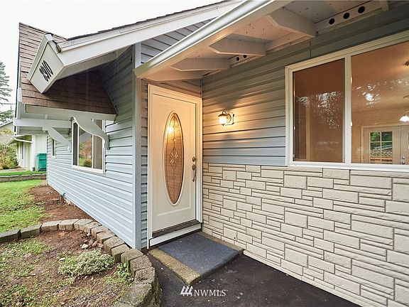2nd image of 8910 15th Pl SE
