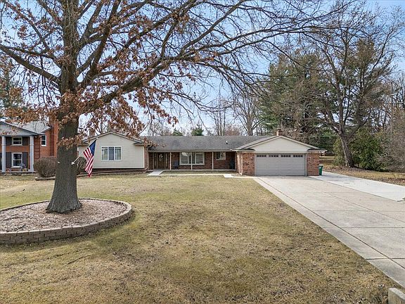 4th image of 31161 Puritan St