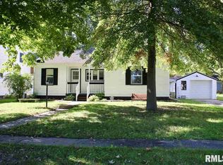 402 S White St, Mackinaw, IL