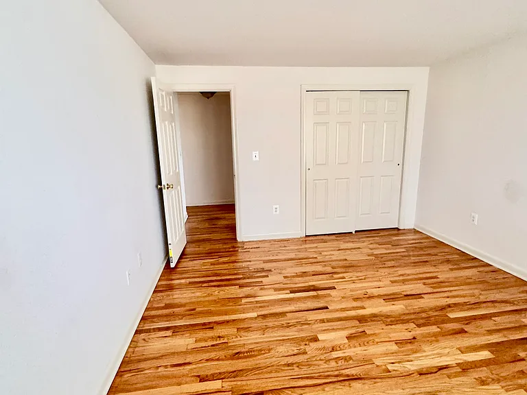 711 Farmington Ave — Photo 6