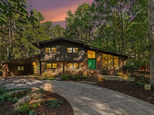 2417 Honeysuckle Rd, Chapel Hill, NC 27514