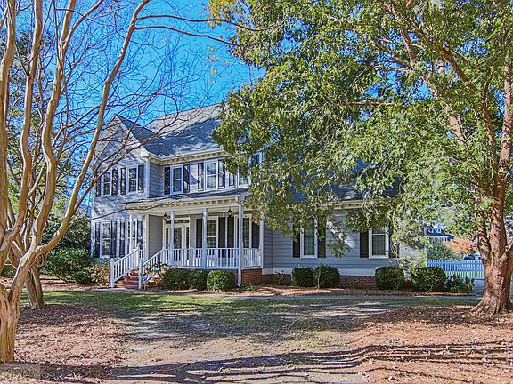 3rd image of 143 S Marion Dr