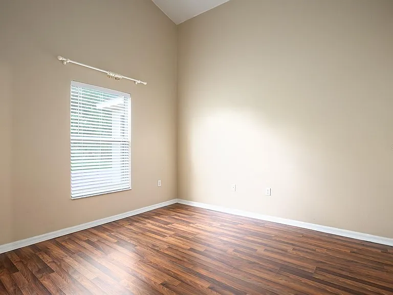 13814 Mirror Lake Dr — Photo 11