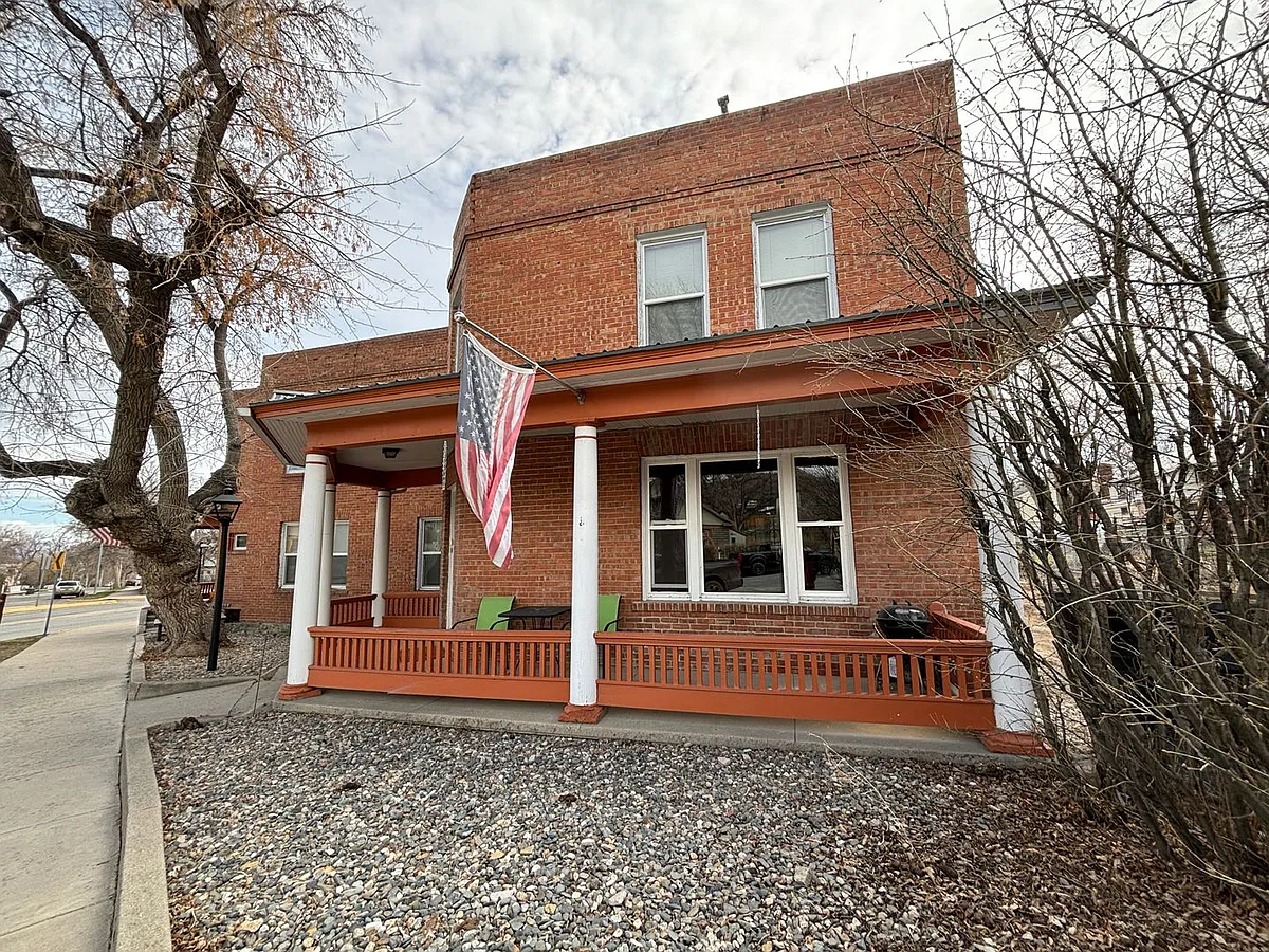 Building Photo - 501 E 6th/215 N. Davis
