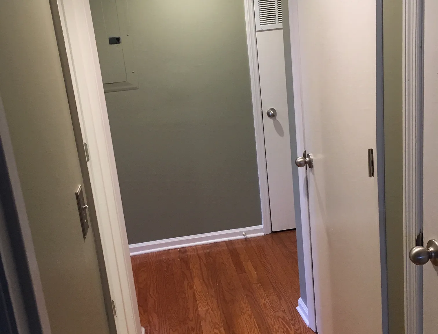 1 bed, 832 sqft, $1,300 — Photo 3