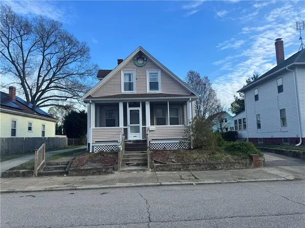 132 W Lawn Ave, Pawtucket, RI 02860