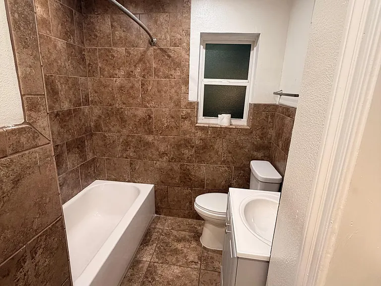 2039 Sauvage Ave — Photo 6