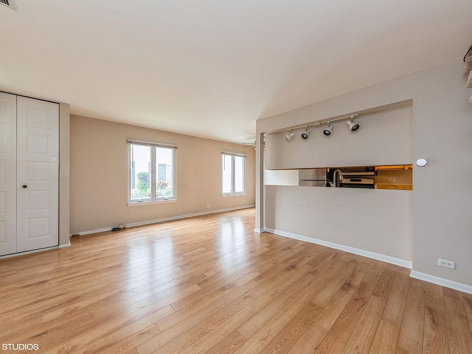 1st image of 1067 Cove Dr #140B