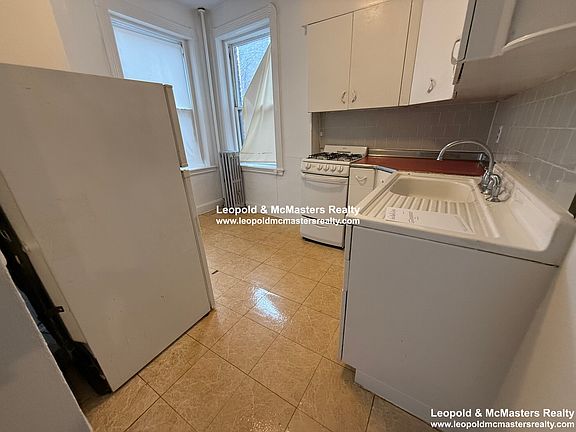 5th image of 28 Grove St APT 5