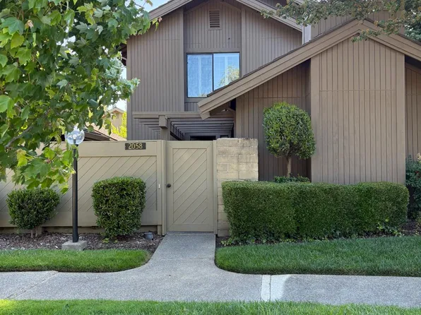 2058 Promontory Point Ln, Gold River, CA 95670
