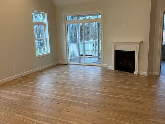 2nd image of 925 W Baywood Dr