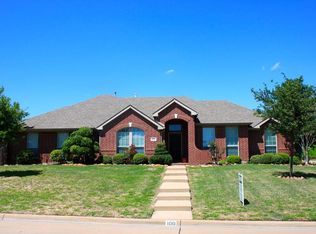 100 Woodbridge Dr, Red Oak, TX 75154