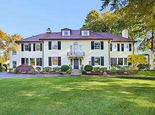 176 Ocean Dr W, Stamford, CT 06902