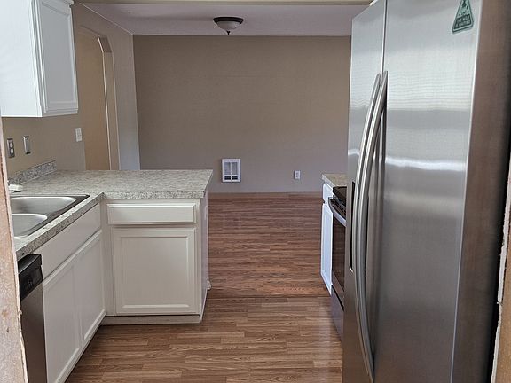 3rd image of 646 NE Sandstone Ln
