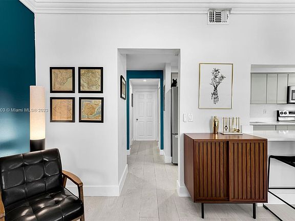 5th image of 1559 Michigan Ave APT 301