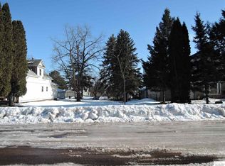 12 W 4th St, Washburn, WI 54891