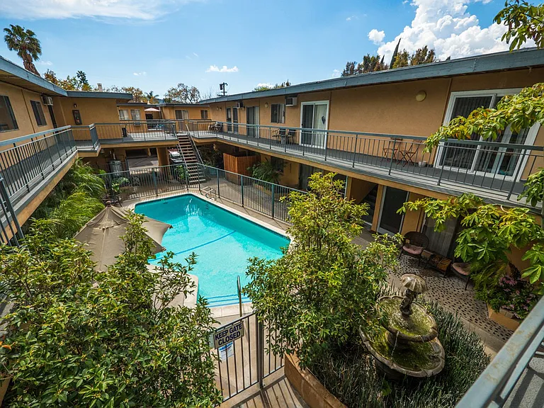 10736 Magnolia Blvd — Photo 39
