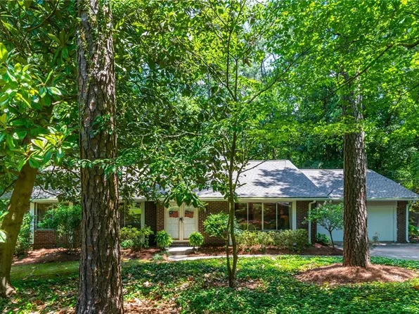 2805 Burtz Dr, Marietta, GA 30068