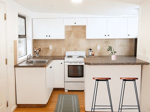 Kitchen

*AI generated staging