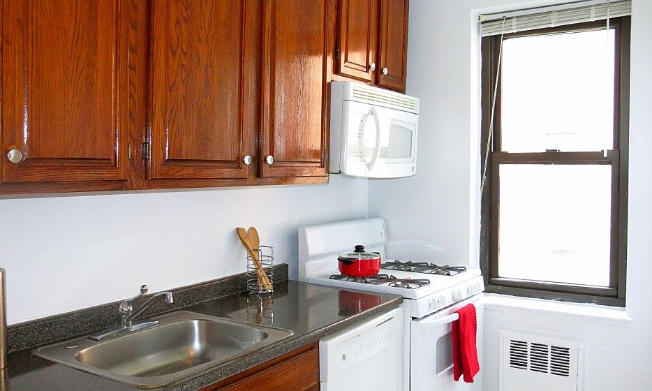 Harbor House- Wood Cabinet Kitchen