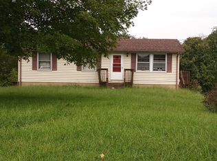 102 Wenwood Dr, Goodview, VA 24095