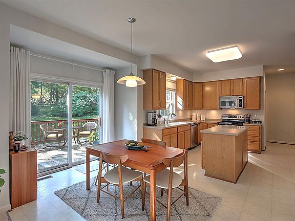 5th image of 358 Harper Dr