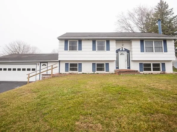 38 Kathy Dr, Pittsford, NY 14534