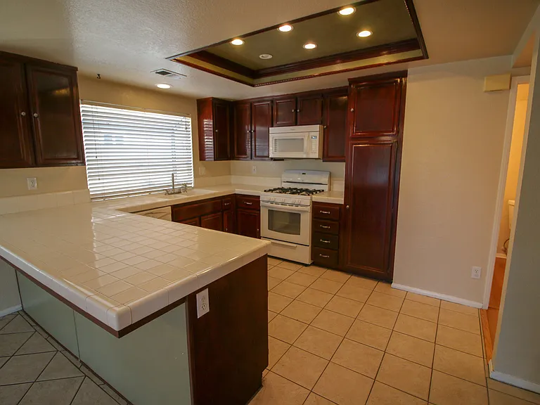 17716 Streamside Ln — Photo 7