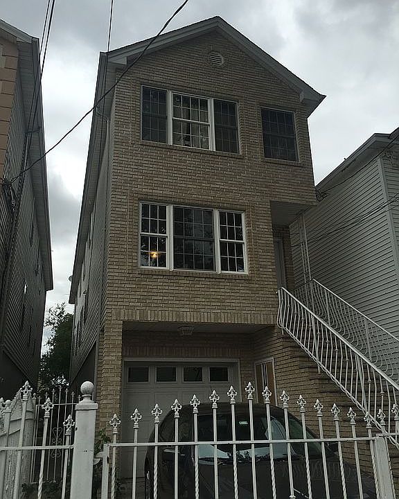 2nd image of 1049 Lafayette St