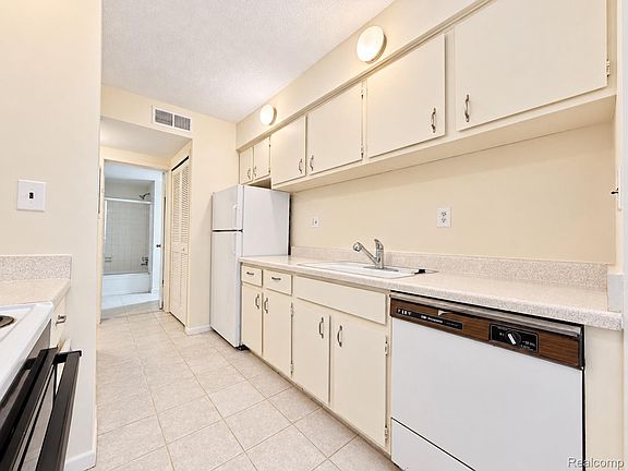 4th image of 33379 Fargo St