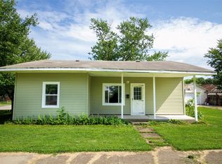1115 Plum St, Marshall, IL 62441